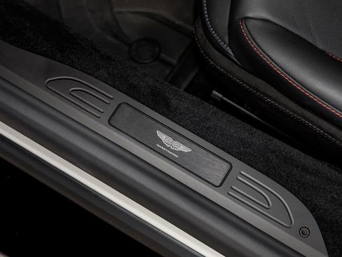 Used 2025 Aston Martin V8 Vantage Coupe image 53