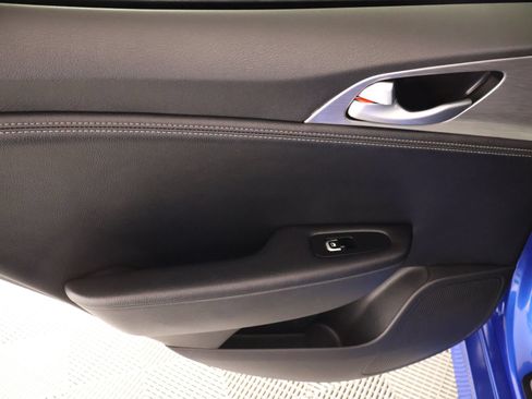 Used 2022 Kia Stinger GT1 RWD image 18