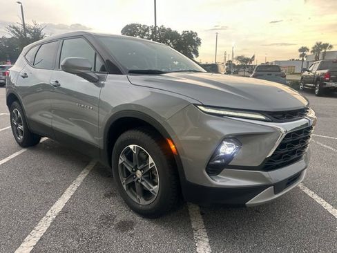 Used 2025 Chevrolet Blazer LT FWD image 1