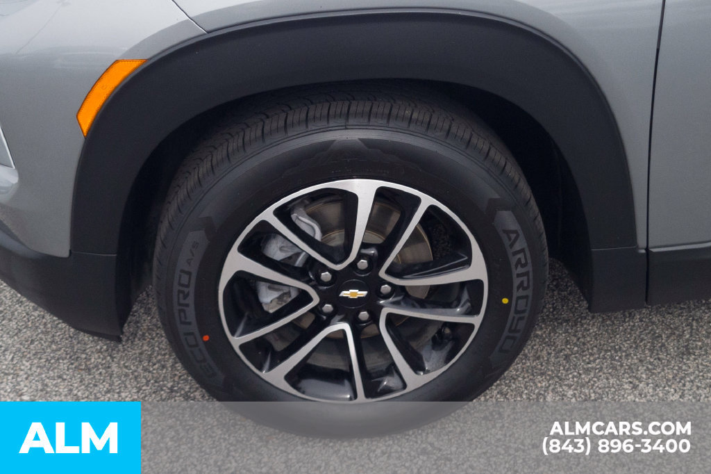 Used 2025 Chevrolet TrailBlazer LT FWD image 12