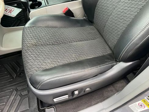 Used 2013 Toyota Sienna SE image 9