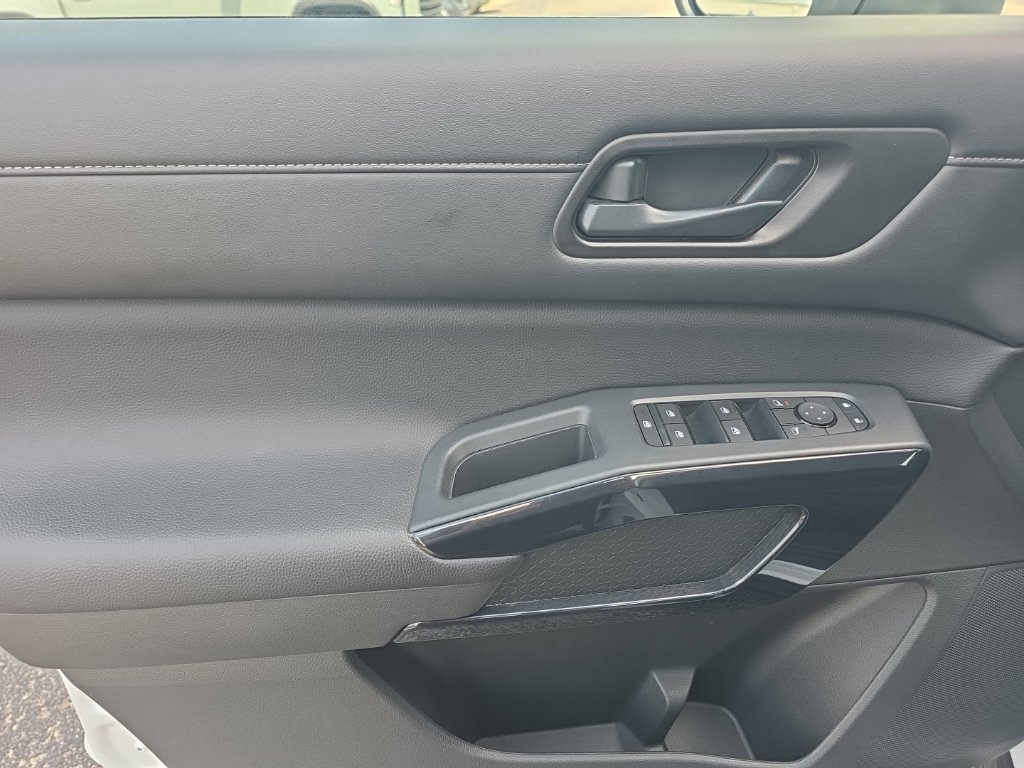 Used 2025 Nissan Pathfinder SV AWD/4WD image 15