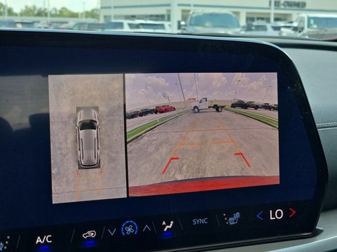 Used 2026 Chevrolet Traverse LT w/ Driver Confidence Package FWD image 25