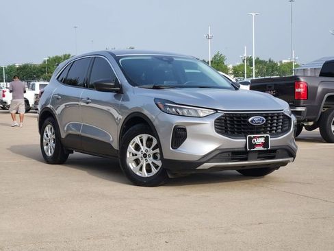 Used 2023 Ford Escape Active w/ Cold Weather Package FWD image 2