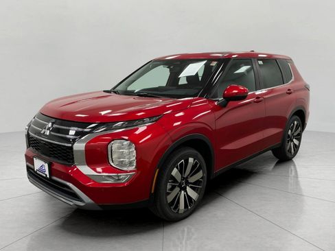 New 2025 Mitsubishi Outlander SE image 9