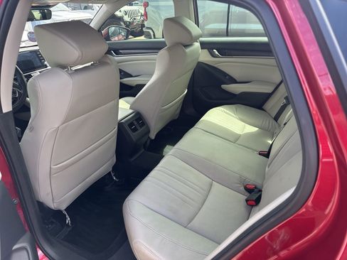Used 2018 Honda Accord Touring image 4