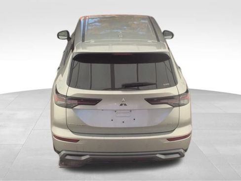 Used 2025 Mitsubishi Outlander AWD image 4