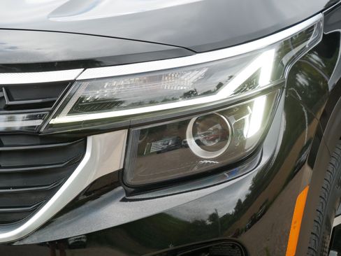Certified 2024 Kia Seltos EX AWD/4WD image 16