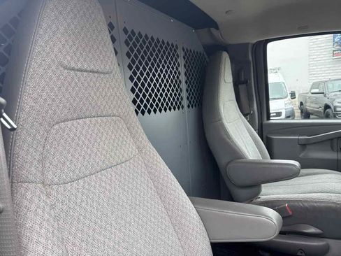 Used 2016 Chevrolet Express 2500 RWD image 12