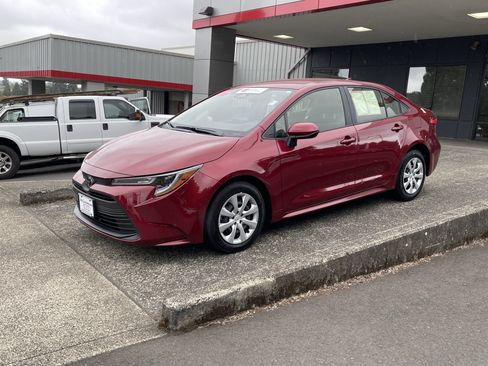 Certified 2025 Toyota Corolla LE FWD image 4