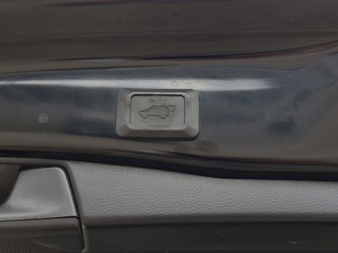 Used 2019 Toyota RAV4 XLE image 9