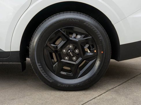 New 2026 Kia Carnival LX FWD image 28