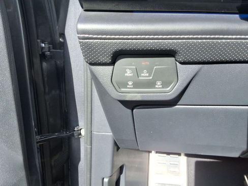 Used 2024 Volkswagen Atlas SEL Premium R-Line image 20