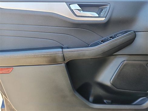 Used 2021 Ford Escape SE image 11