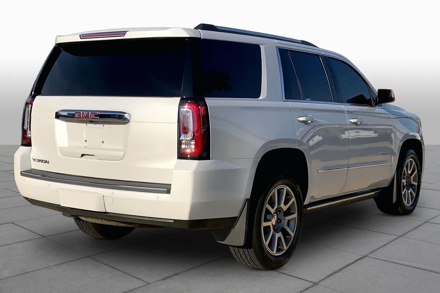 Used 2017 GMC Yukon Denali w/ Open Road Package AWD/4WD image 12