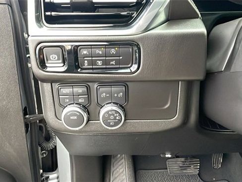 Used 2025 GMC Yukon XL Denali image 26