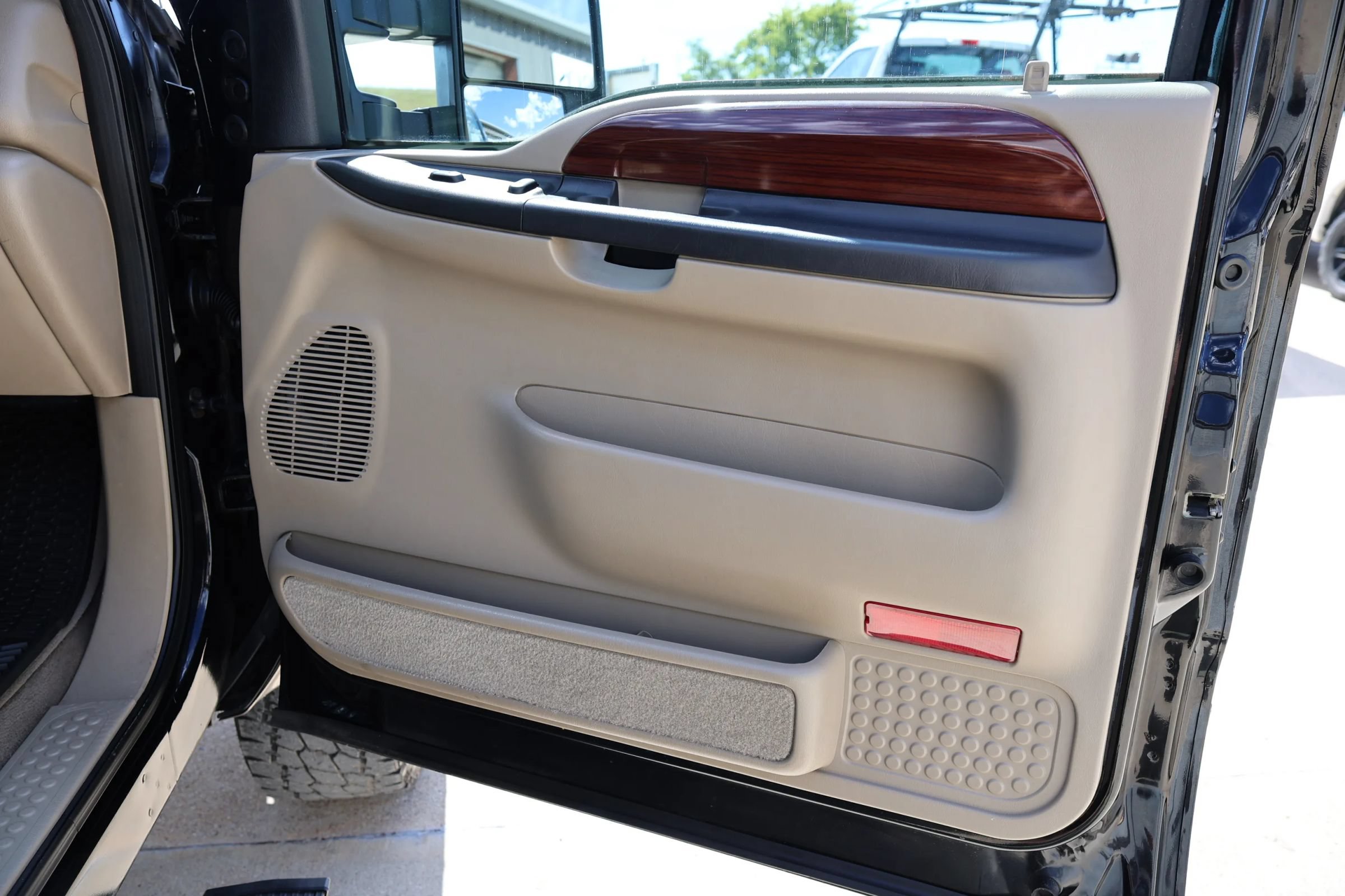 Used 2005 Ford Excursion Eddie Bauer AWD/4WD image 41