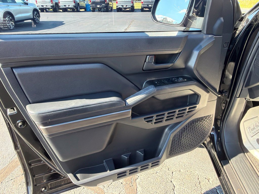 Used 2025 Toyota 4Runner SR5 AWD/4WD image 29