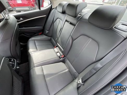 Used 2023 Genesis G70 2.0T image 13