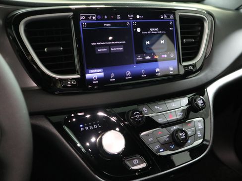 New 2026 Chrysler Voyager LX image 24