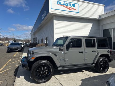 Used 2023 Jeep Wrangler Unlimited Sahara image 3