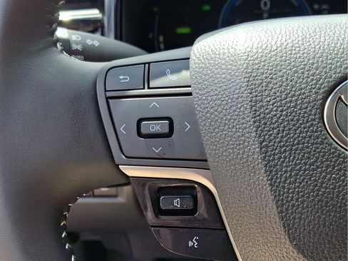 Used 2025 Toyota Camry SE FWD image 19