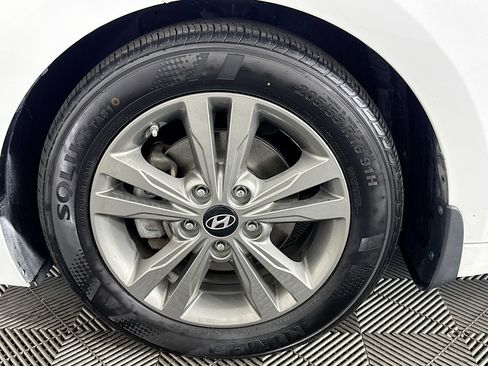 Used 2018 Hyundai Elantra Value Edition FWD image 37