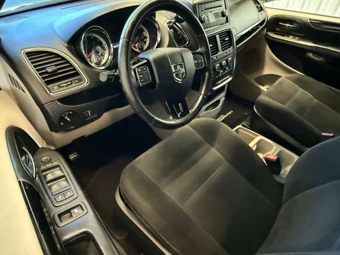 Used 2016 Dodge Grand Caravan SE image 17