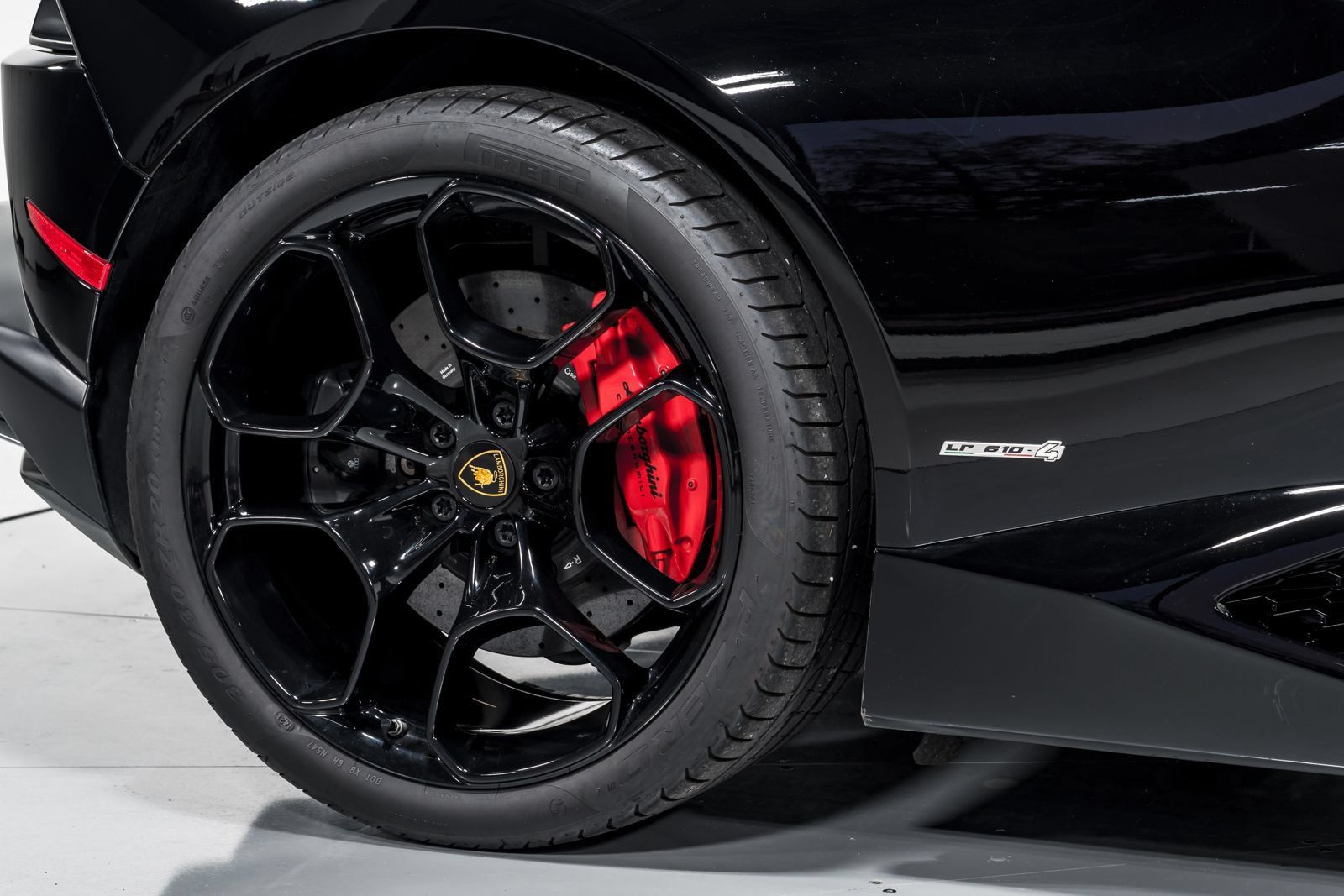 Used 2015 Lamborghini Huracan LP 610-4 AWD/4WD image 44
