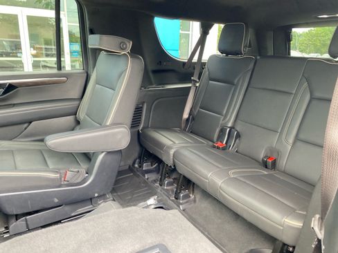 Used 2025 Chevrolet Suburban Premier RWD image 22
