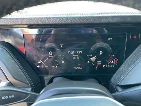 Used 2025 GMC Yukon XL Denali AWD/4WD image 7