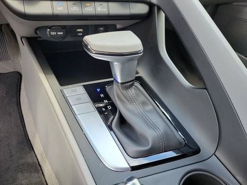 Certified 2026 Hyundai Elantra SE FWD image 30