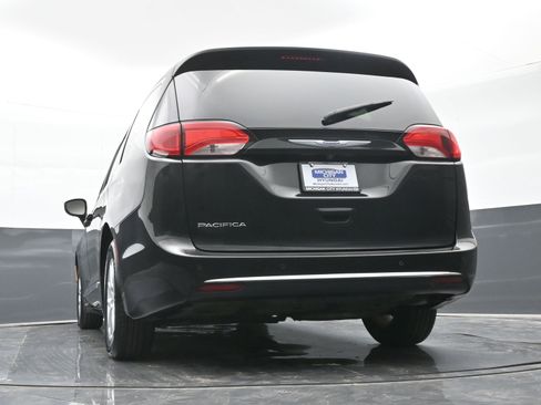 Used 2020 Chrysler Pacifica Touring-L image 43