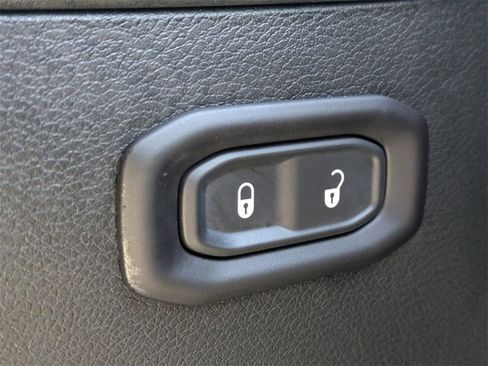 Used 2018 Jeep Wrangler Unlimited Sport S image 24