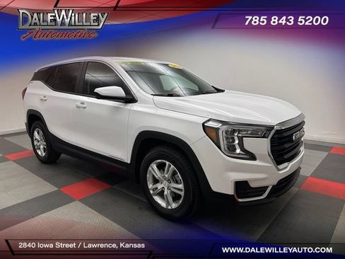 Used 2024 GMC Terrain SLE FWD image 1