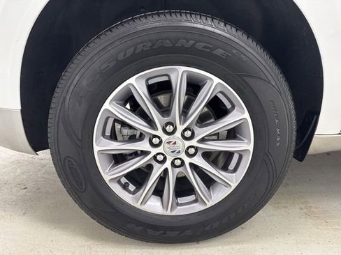 Used 2023 Buick Enclave Essence image 32