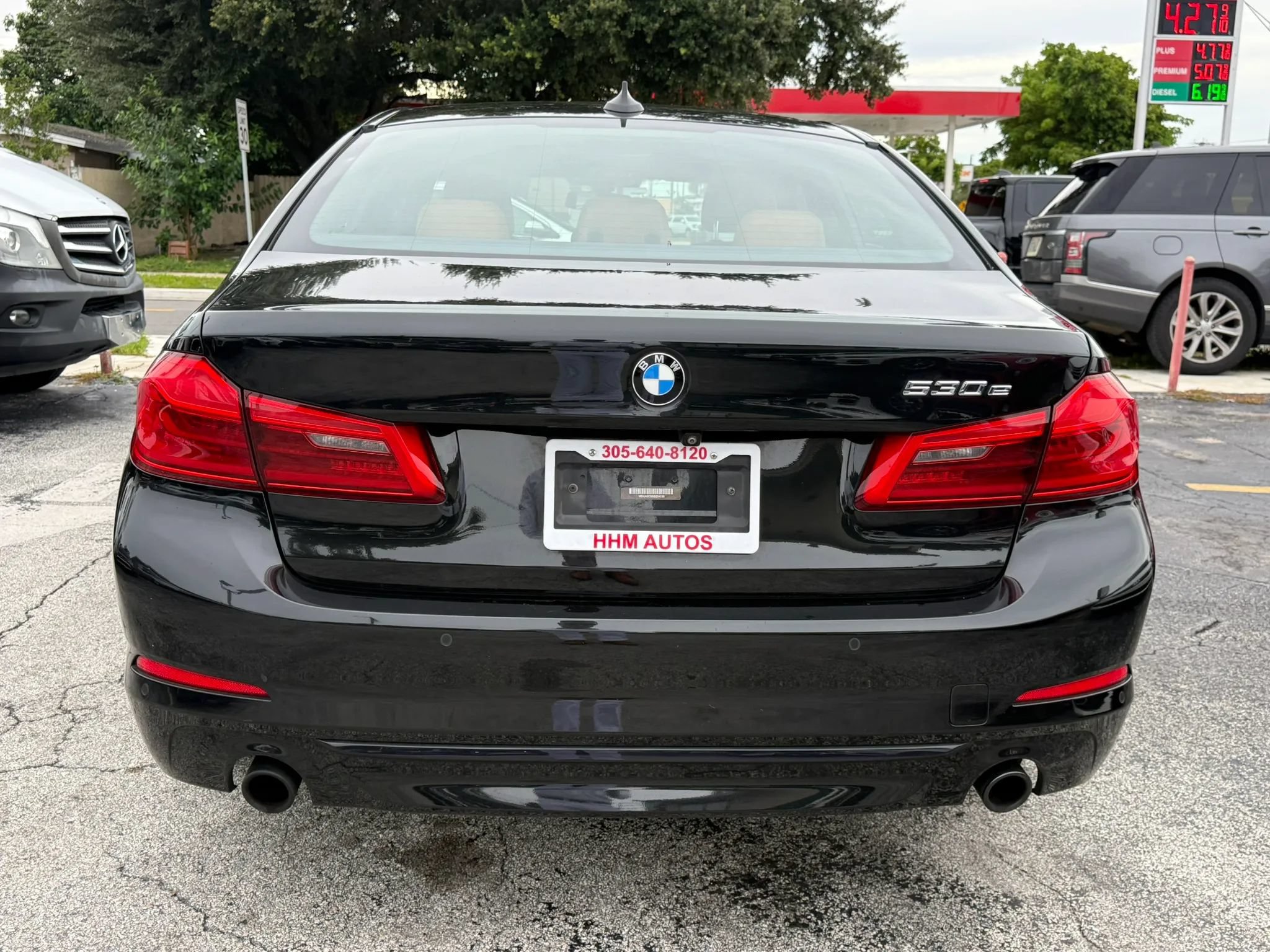 Used 2019 BMW 530e w/ Convenience Package RWD image 4