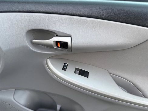 Used 2013 Toyota Corolla LE Special Edition image 16