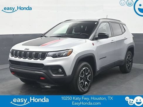 Used 2025 Jeep Compass Trailhawk AWD/4WD image 1
