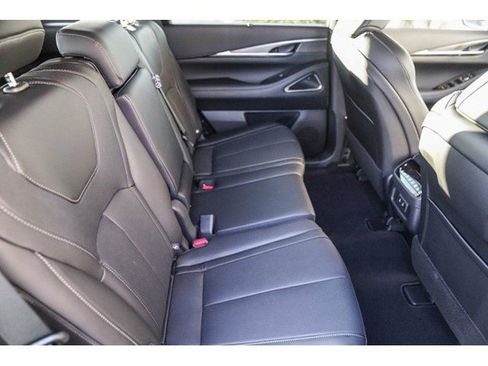 New 2026 INFINITI QX60 Luxe image 16