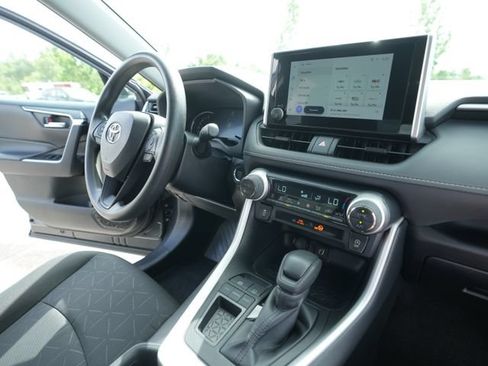 Used 2024 Toyota RAV4 XLE FWD image 34