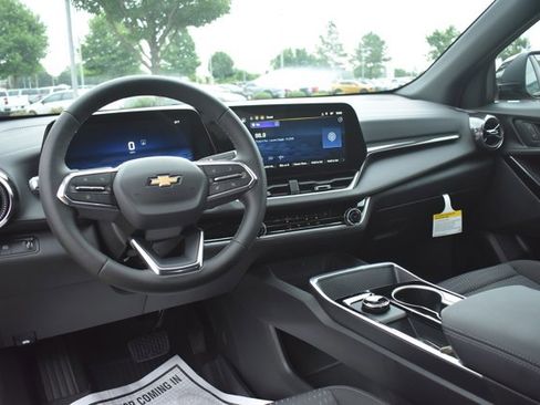 New 2026 Chevrolet Equinox LT w/ Safety and Technology Package FWD image 17