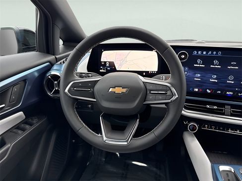 New 2026 Chevrolet Equinox EV LT image 13