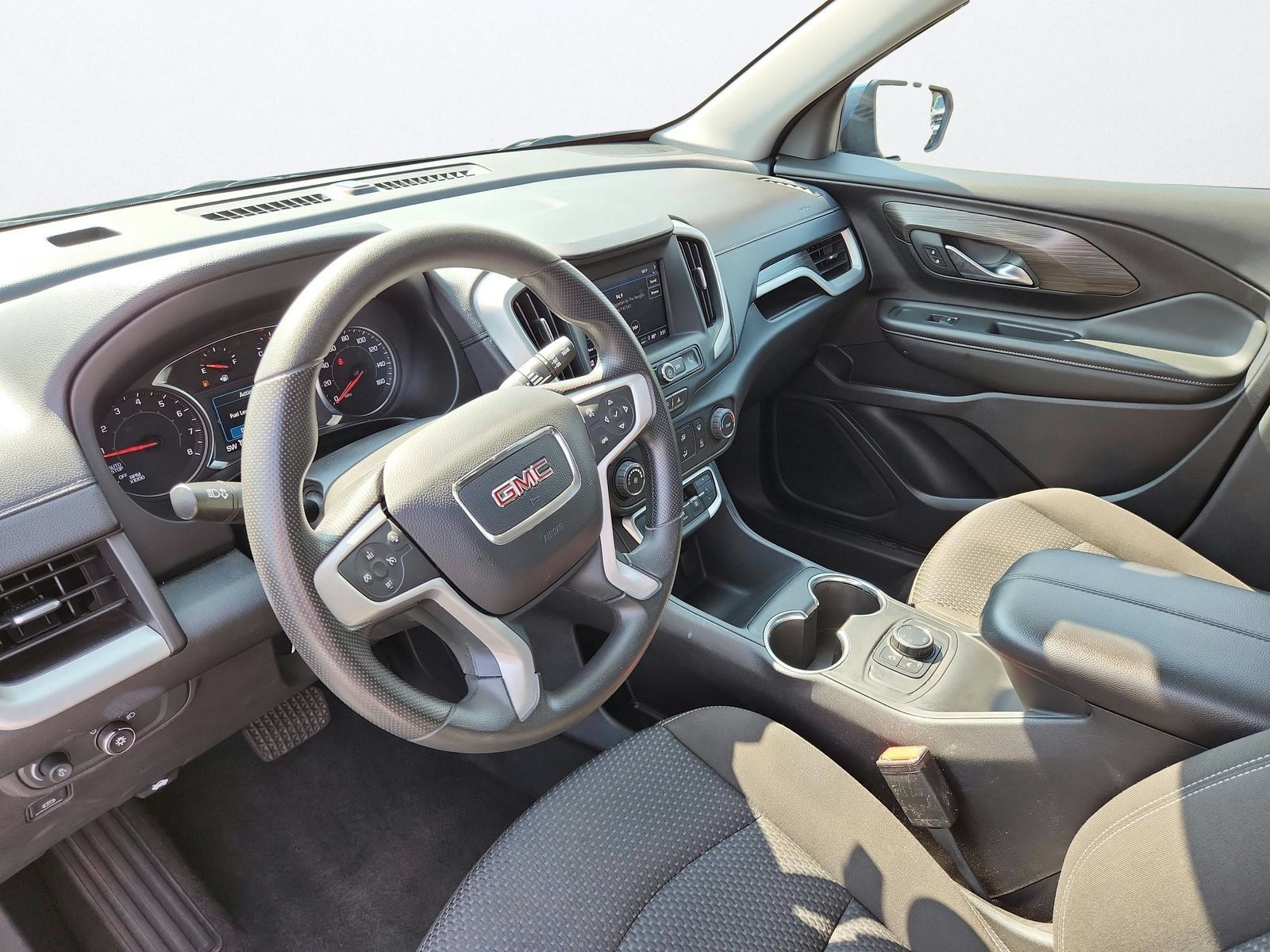 Used 2024 GMC Terrain SLE AWD/4WD image 11