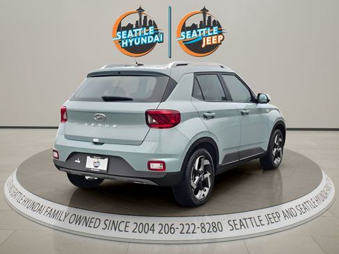 Used 2026 Hyundai Venue SEL image 5
