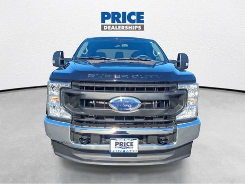Used 2022 Ford F250 XL w/ Power Equipment Group AWD/4WD image 3