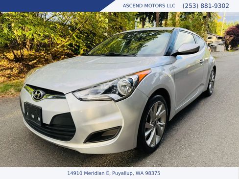 Used 2016 Hyundai Veloster image 1