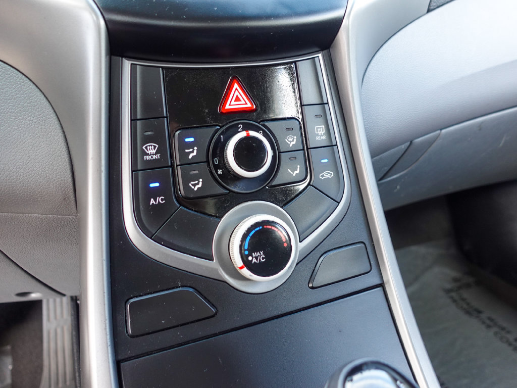 Used 2016 Hyundai Elantra SE FWD image 16