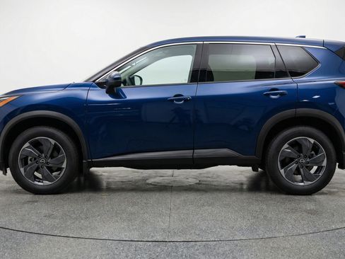 Used 2025 Nissan Rogue SV FWD image 5