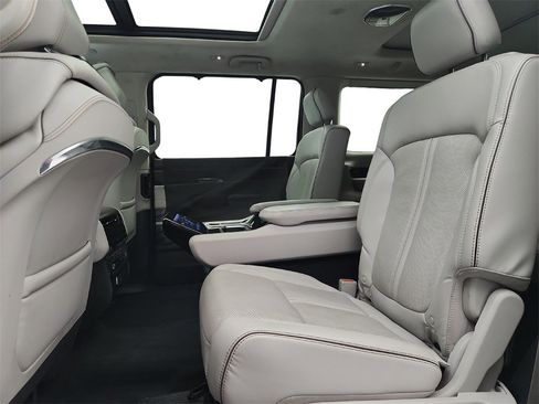 Used 2022 Jeep Grand Wagoneer Series II w/ Convenience Group III image 23